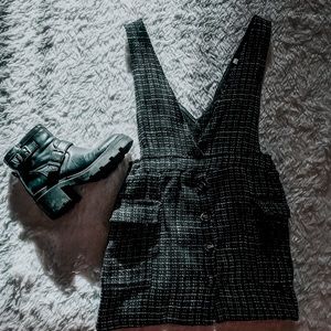 🚨 SOLD 🚨 Black Mini Jumper w/ striped pattern